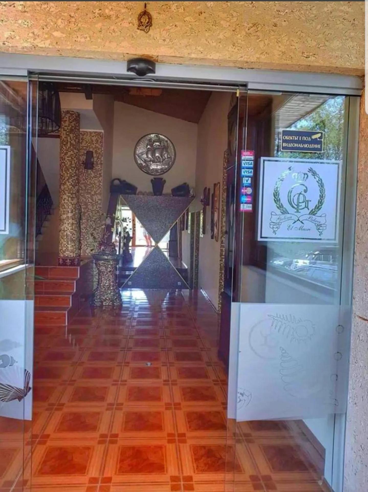 Хотел Галина Палас Srem Luaran gambar