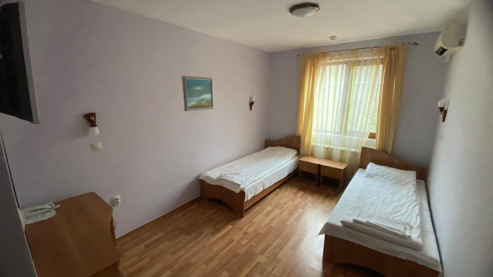 Хотел Галина Палас Srem Luaran gambar